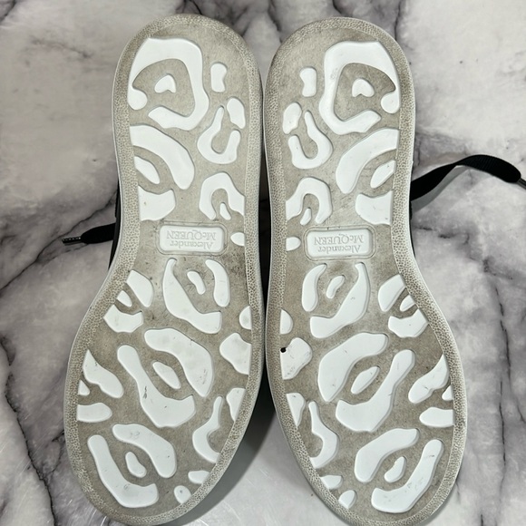 1000% Auth. Alexander McQueen Woman’s Oversized Sneaker Black Size 37 - Picture 3 of 8